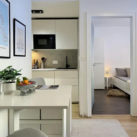 One Bedroom 5 Min From The Lift