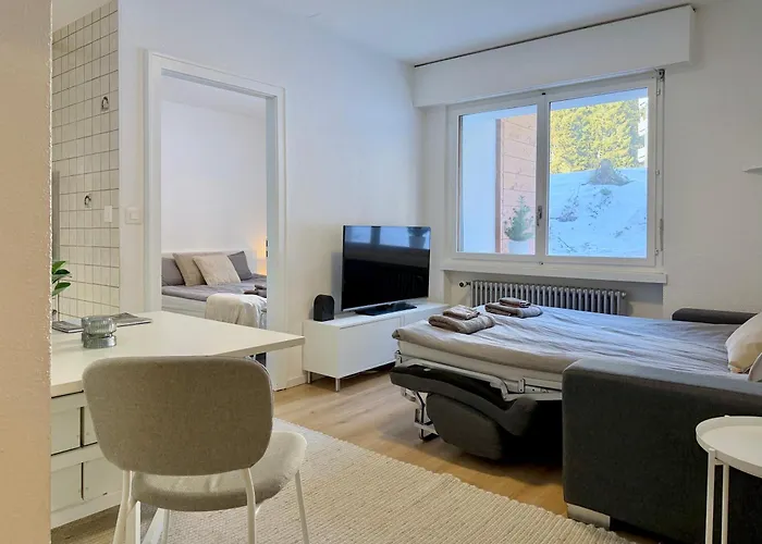 One Bedroom 5 Min From The Lift Apartment