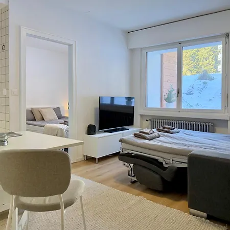 One Bedroom 5 Min From The Lift Apartment