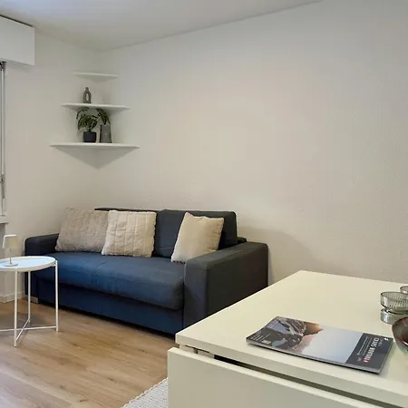 One Bedroom 5 Min From The Lift Apartment *