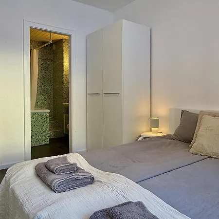One Bedroom 5 Min From The Lift Apartment